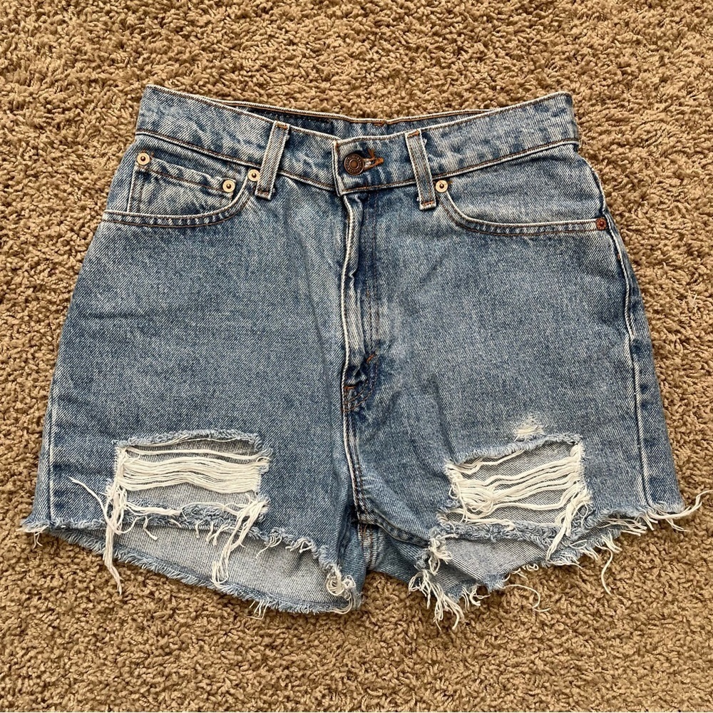 Levi's Vintage Slim Fit Tapered Leg Cut-off Denim Shorts size 9 (0-4)
